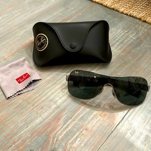 Ray-Ban sunglasses Like New Condition Women's